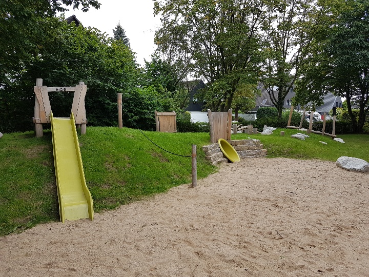 Natur in der Stadt – Naturspielplatz von eibe in Meerbusch.